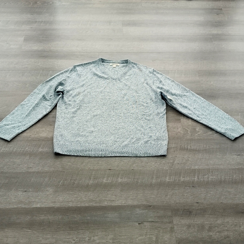 Men's V neck sweater